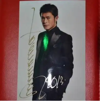 红男绿女总决赛上演 古天乐签名鼓励选手