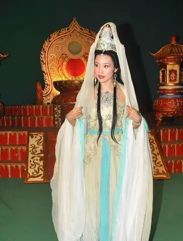这是浙江版的《西游记》中观音的扮演者陈冲,网友们都觉得这位观音有