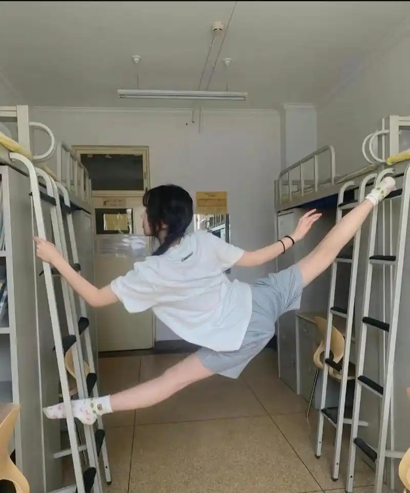 练舞蹈的女孩子,是不是都会一字马?