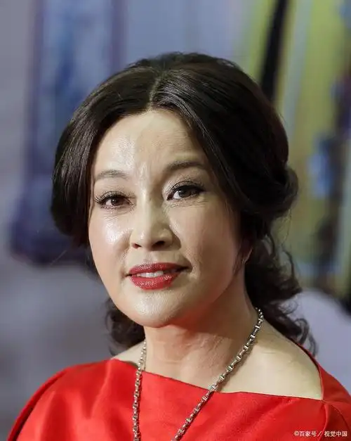 刘晓庆素颜示人,直面衰老,与普通奶奶无异 刘晓庆:人老心不老