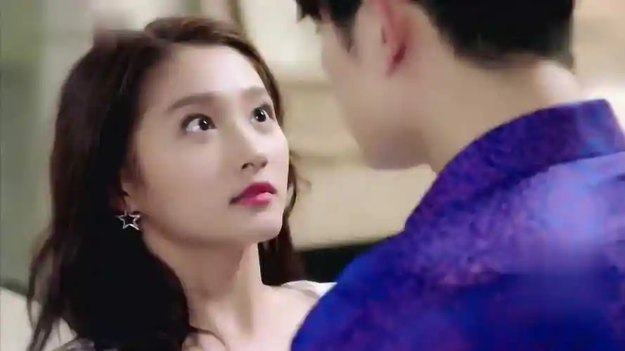 极光之恋关晓彤张云龙与马可亲嘴遇到隔壁升孩子关晓彤忍不住