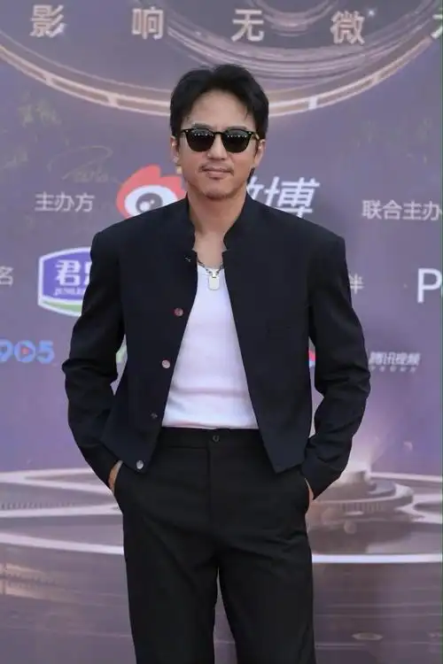 邓超电影之夜高调撒糖,分享婚姻幸福秘诀:找一个叫孙俪的女人_腾讯