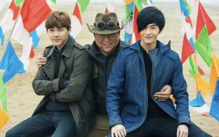 杨洋李易峰被翻旧照,昔日搞怪画面流出,网友呼吁第二季_盗墓_笔记