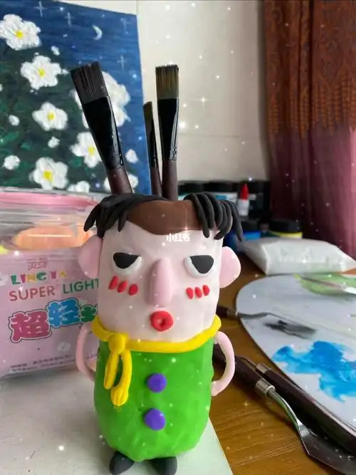 轻粘土人物笔筒