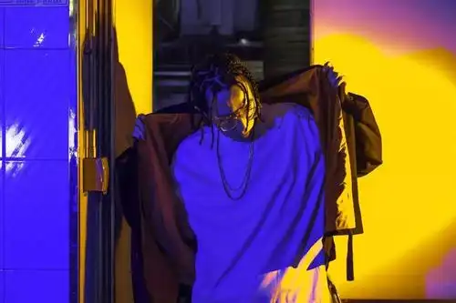 他是香港最炙手可热的说唱歌手,首位夺得金像奖的rapper