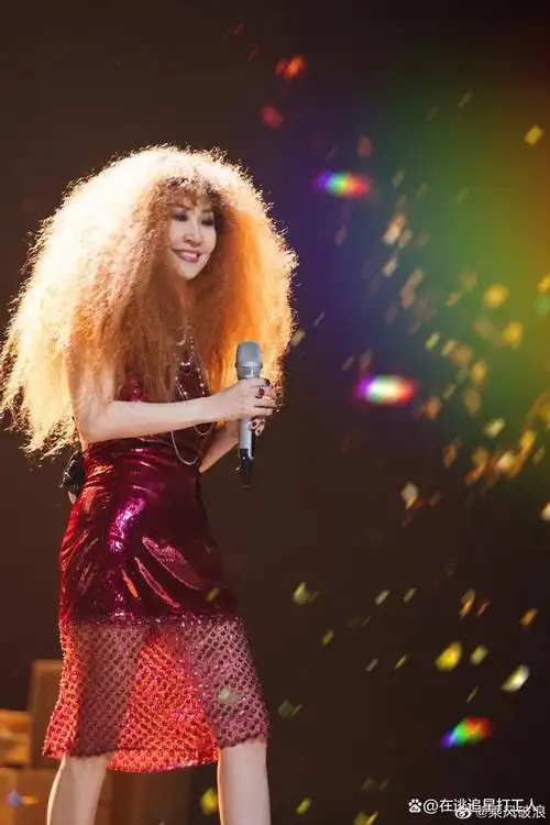 摇滚圈鼻祖出山搞女团张蔷不愧是红遍大江南北的时代符号