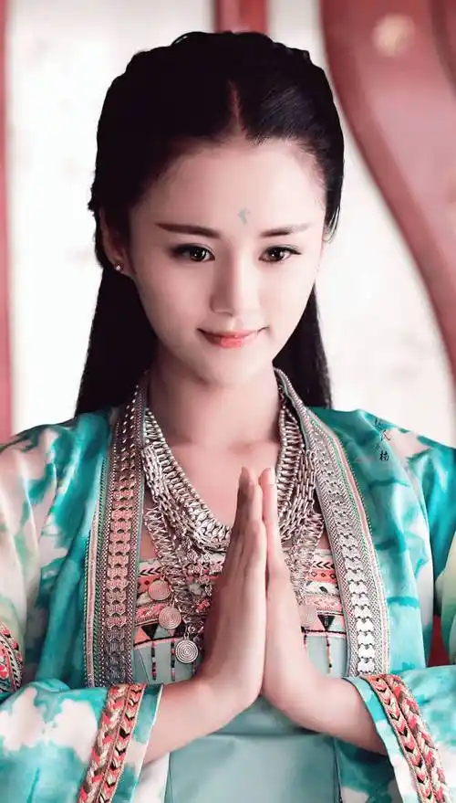 冰与火之虾从绿叶在笑转采于2018-06-20 12:58:12安悦溪@古装造型冰与