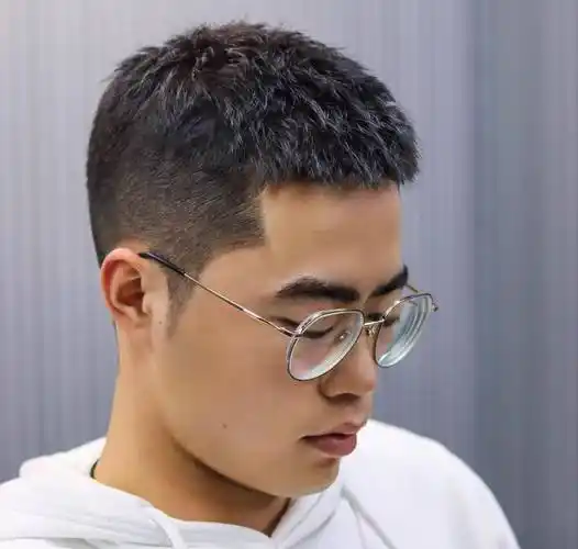 适合20岁以上男生的发型,硬朗有型,剪完帅气有气质_刘海_头发_造型