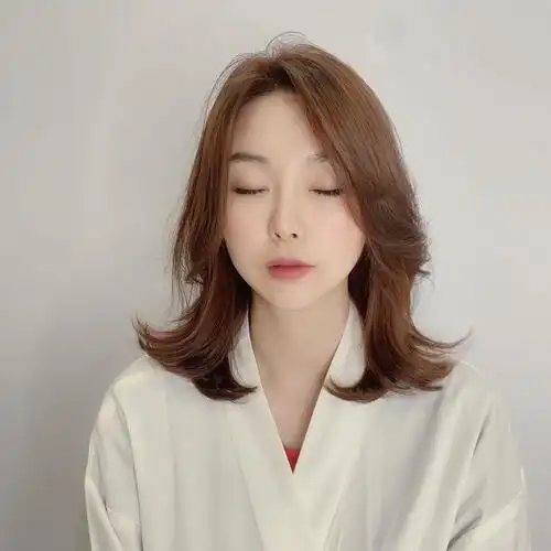 2020年锁骨发型 简单自然 好打理