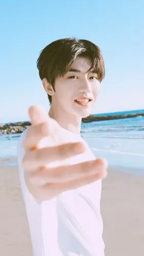 cr:24h的便利店蔡徐坤精修(手机壁纸 蓝海)