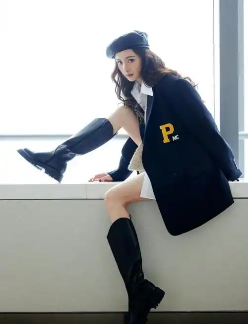 众所周知杨幂的审美和衣品一直在线每次的穿搭都能成功引起潮流