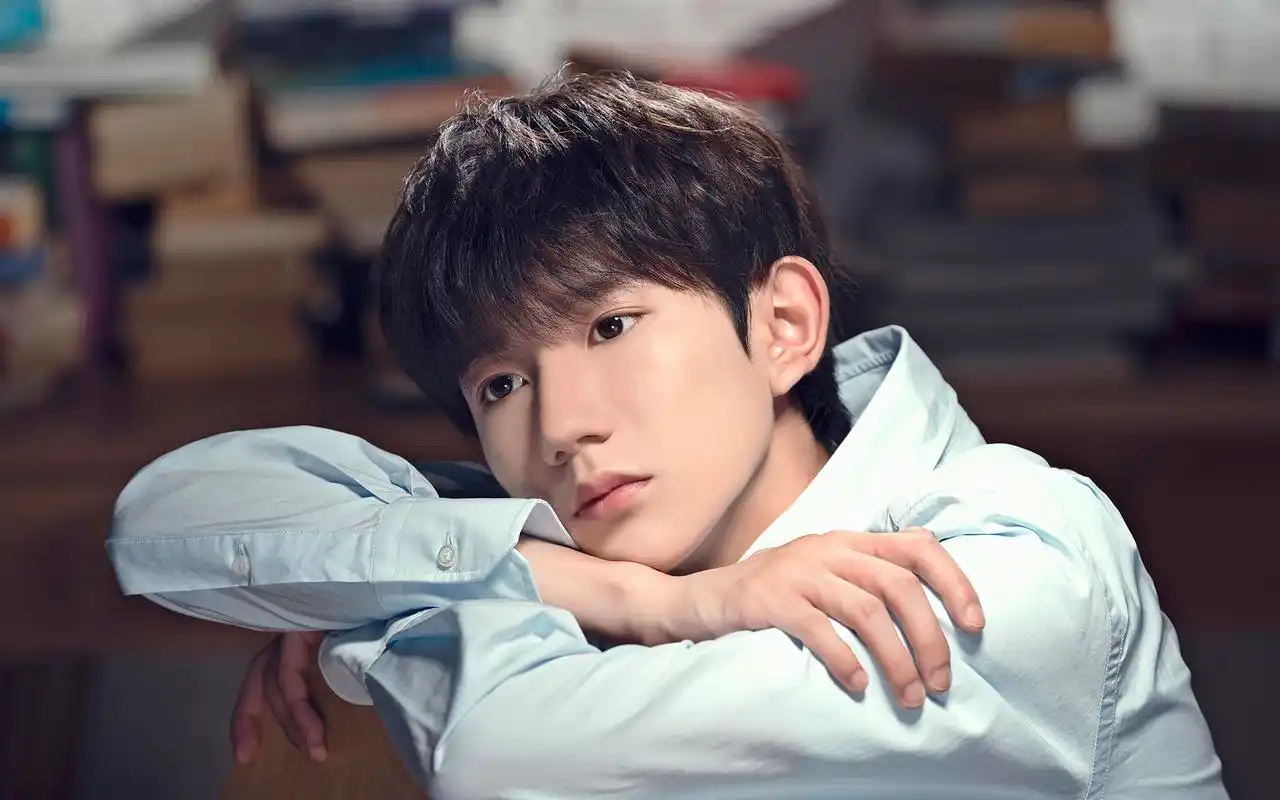 王源阳光帅气写真桌面壁纸,大陆明星,高清,歌手,帅哥,tfboys,王源