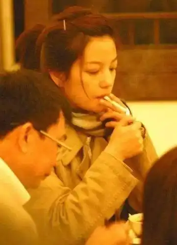 李小冉李小冉可是出了名的素颜美女.