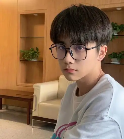 这款发型很多人纠结烫不烫的原因今天来给大家说一下到底烫不烫?