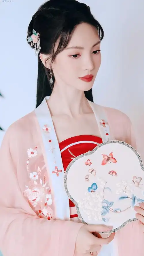 巧目盼兮 美目倩兮 94古装美人#金晨杯中舞渔家傲忆端午