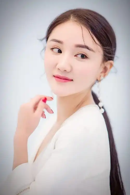 【公众号同发】中国内地著名青年女歌手冯弯弯