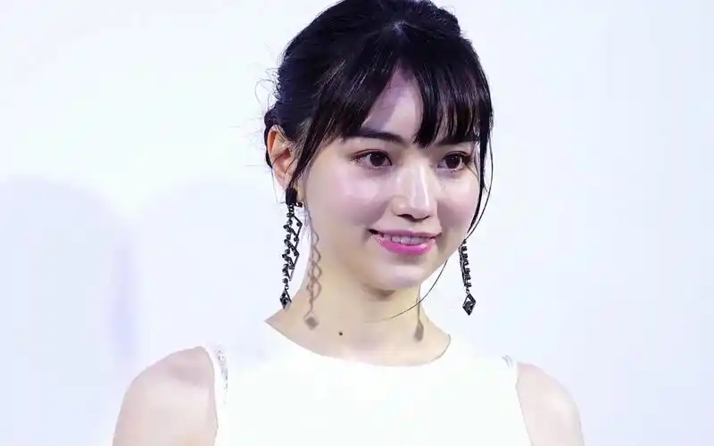 明明可以靠颜值吃饭,偏偏要靠才华,中葡混血美女棋手黑嘉嘉