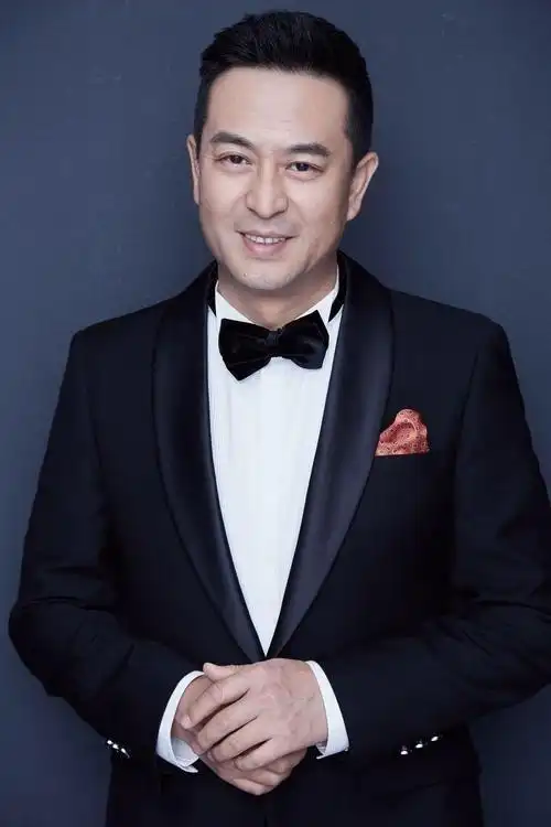 不过,男性可选择的穿搭风格也并不少,比如休