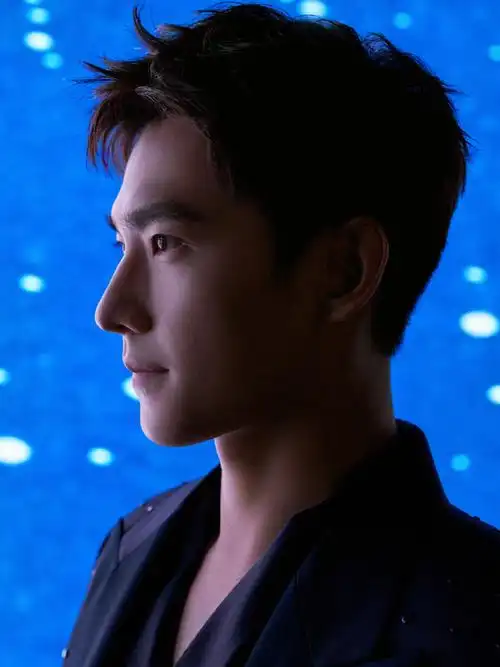 杨洋怼脸侧颜##杨洋西装侧颜怼脸大片