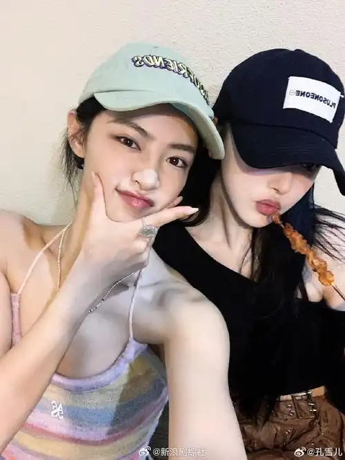 鞠婧祎许佳琪孔雪儿今日营业照对我眼睛很友好