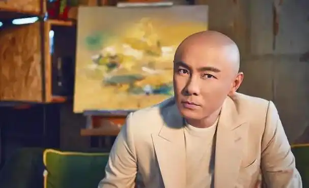 演员张卫健和妻子相爱27年至今无子宠妻如此的他现在怎样了