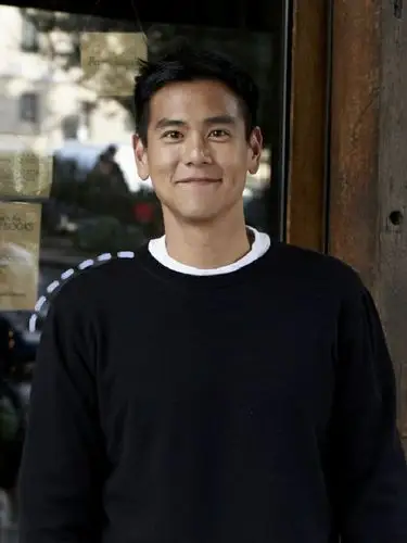 还好吧彭于晏对你微微笑