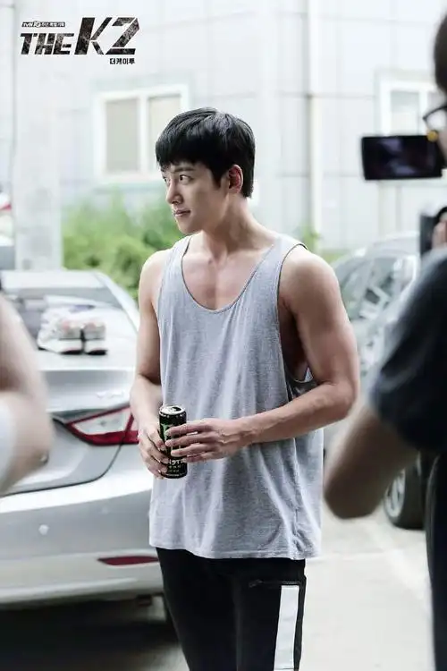 [池昌旭][新闻]160902 天使面孔魔鬼身材孩子般风趣这是小池呀!