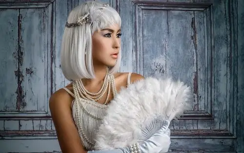 白头发的女孩,扇子