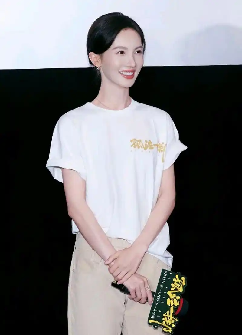 《无心法师》外,她就再也没太火的电视剧角色,而在电影圈子里,金晨