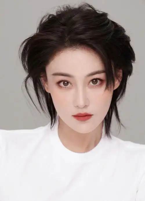 张馨予晒出近照自曝过年胖7斤表示不哭很坚强