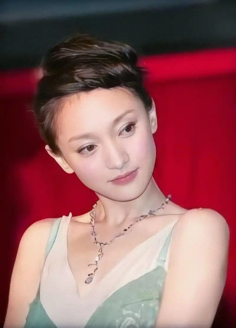 美女明星周迅的图集