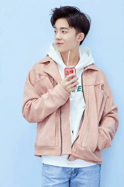 李明德最新写真曝光 气质干净少年感十足__凤凰网