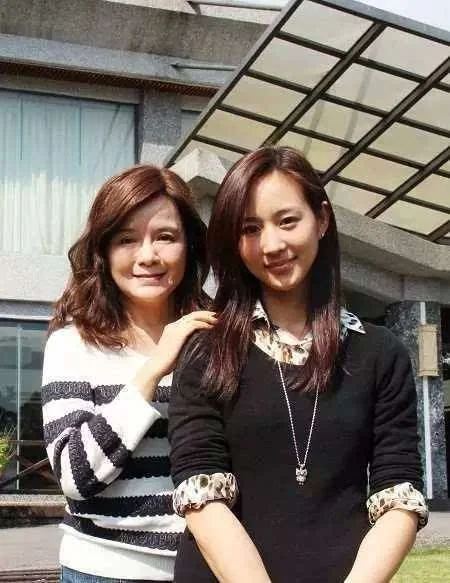 母亲节 | 明星晒妈晒的是基因,看了就知道谁动了刀!