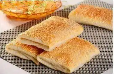 烧饼是保定美食地图中不可或缺的一部分保定的烧饼种类也不止于此可以