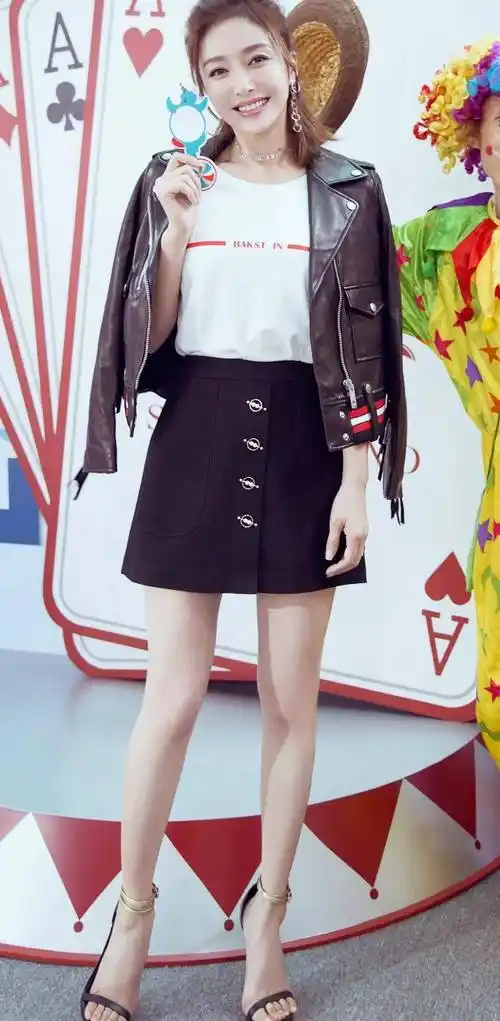 不老女神秦岚的高跟鞋美图_白色_短裤_尖头