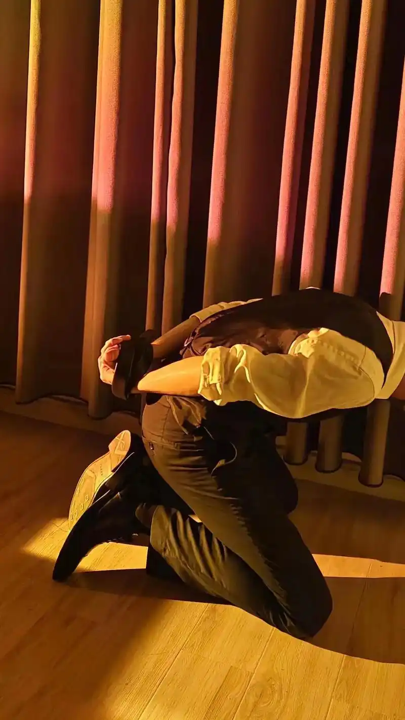 没有谁能拿捏我 除非我心甘情愿#李洙赫正装下跪 1#186# - 抖音