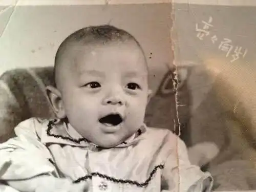 贾乃亮小时候还真的看不出来以后有变为帅哥的潜质啊哈哈哈哈.