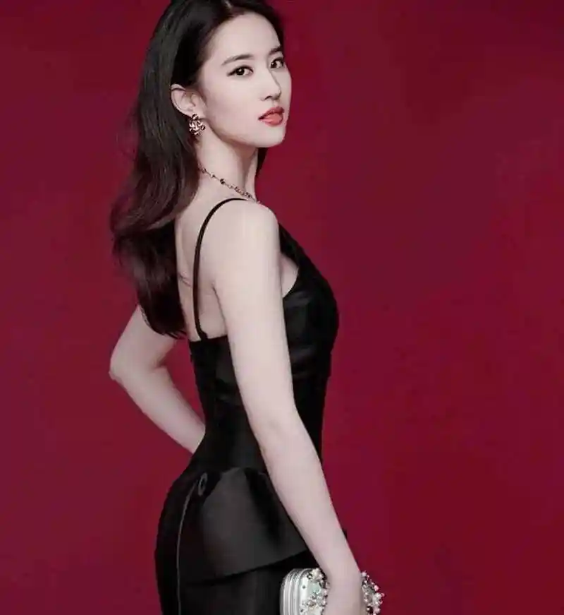 刘亦菲出席2015年嘉人中国风盛典的旧照!