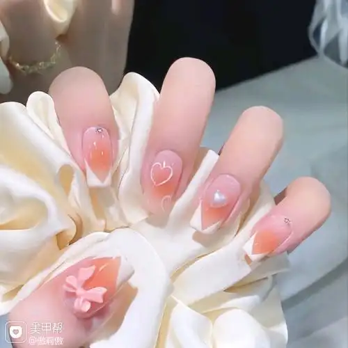 法式嫩妹腮红甲爱心立体美甲图片