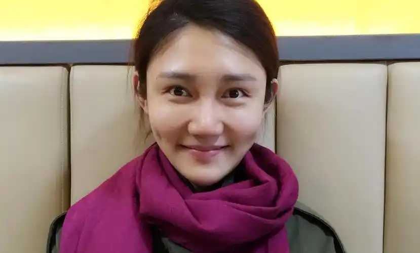 龙洋坐实央视财经频道一姐之位对比实习照片意外暴露真实颜值