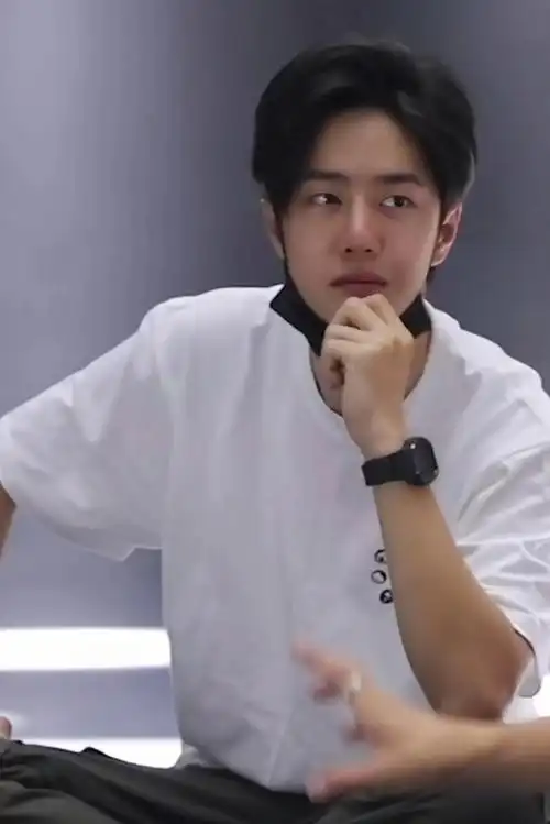 比帅图更有杀伤力的是女友视角和自拍照#王一博 #热烈 #电影 - 抖音