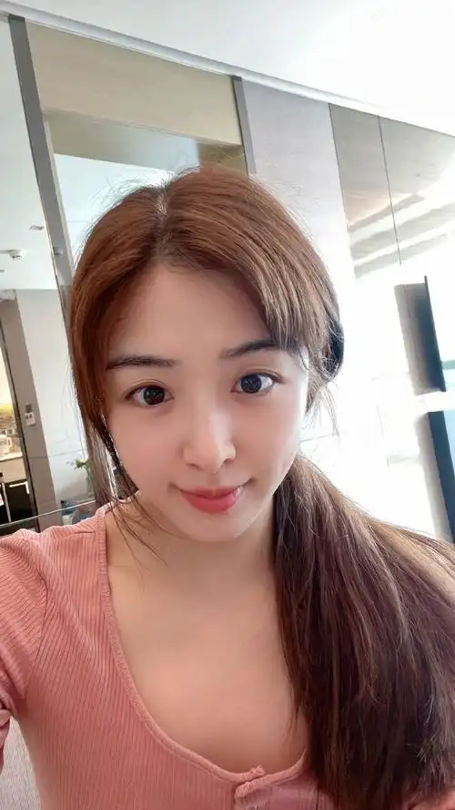 张含韵在摆烂与支棱之间来回切换##张含韵分享生活碎片六宫格