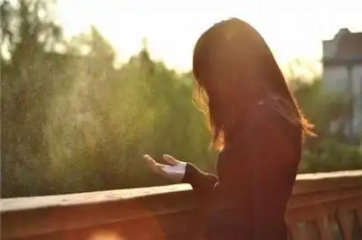 瓶子里的美丽荧光唯美意境图片