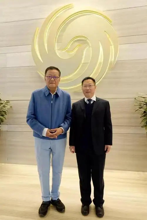 刘长乐,已经70岁了,已退居幕后,他和同事们,珍贵的合影照曝光|凤凰