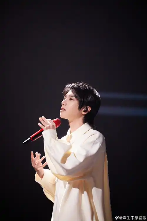 华晨宇solo舞台再现神仙改编!