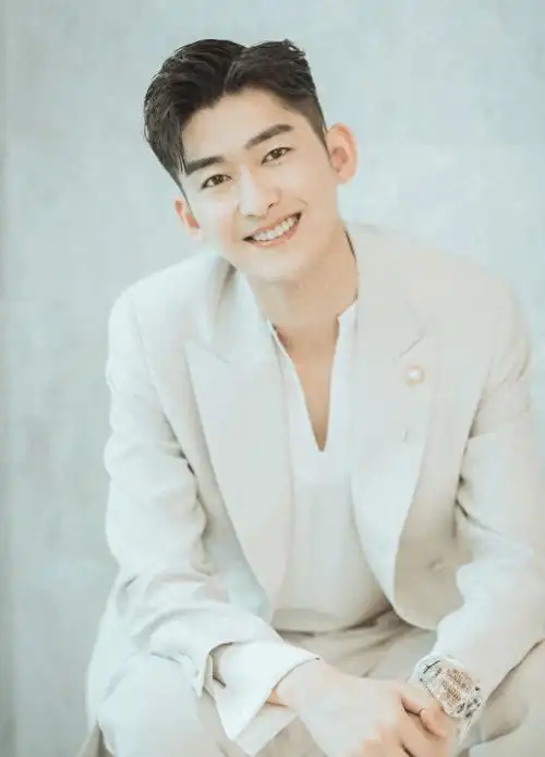 张翰高调认爱?恋情冲上热搜,新女友曝光,网友:怎么又找这样的