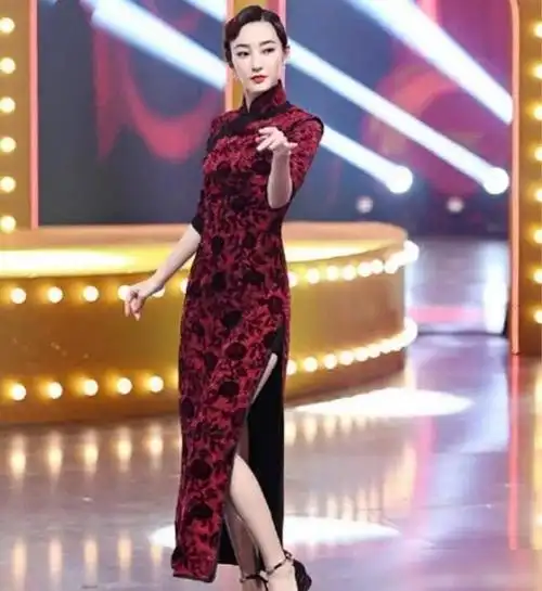 王牌对王牌杨颖一身旗袍惊艳众人剧组有多宠杨颖