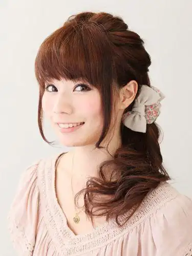 端庄&甜美的日系束发 搭配小礼服的绝佳发型 - 妆容图库 - 昕薇网