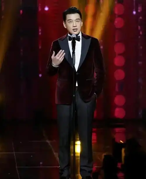 娶房东做老婆22年零绯闻如今靠骚浪贱爆红王耀庆真上头