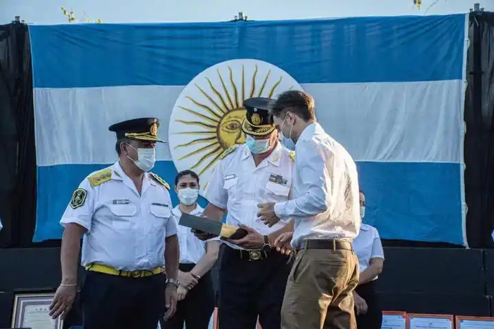 阿根廷华助中心主任严祥兴出席布省莫龙市警察总局200周年庆典活动